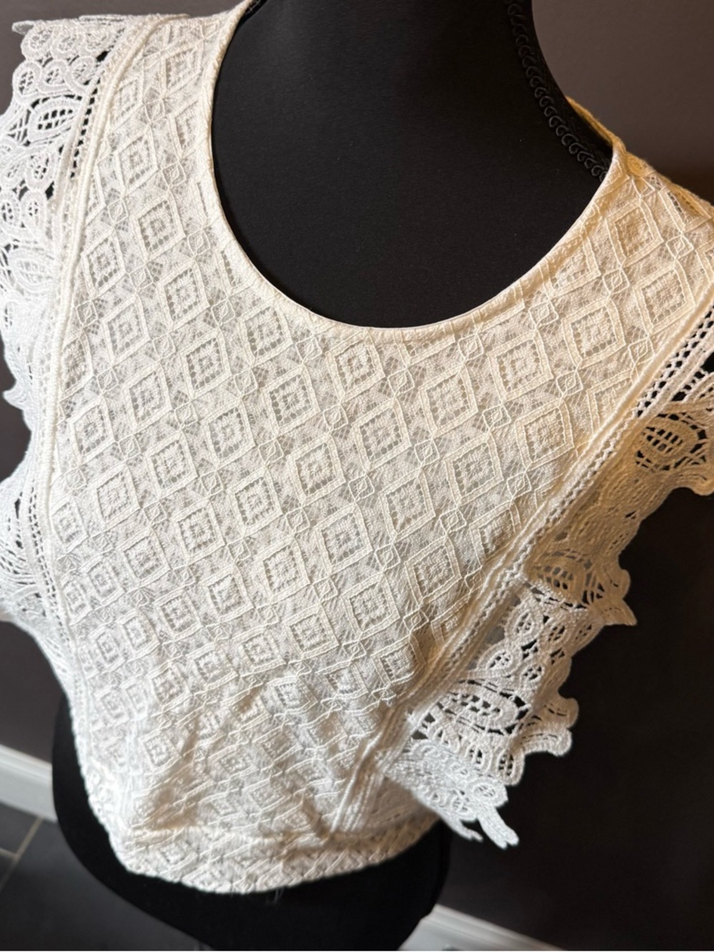 Crochet Lace Cap-Sleeve Blouse in White - Picture 2 of 6